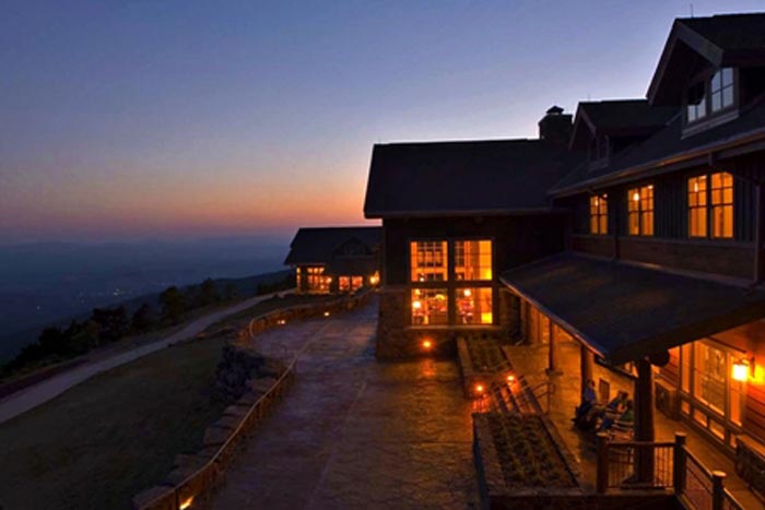 view of the lodge against horizon